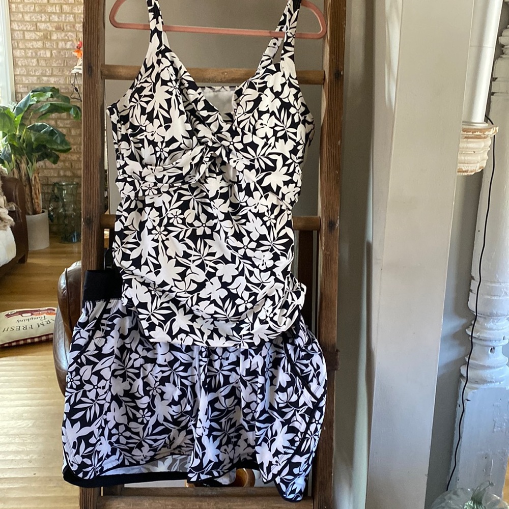 Lands' End Black and White Floral Tankini with shorts